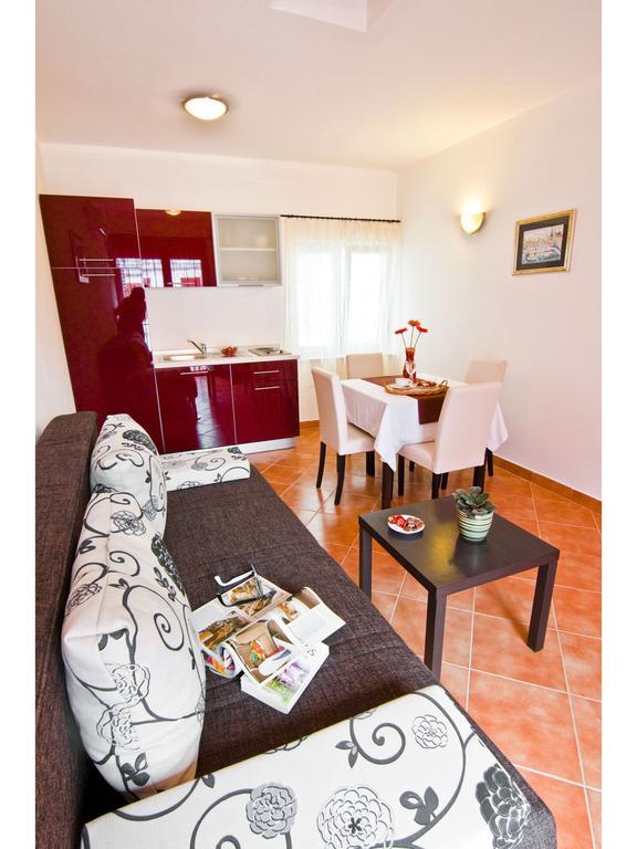 Apartments Cambi Kaštela Chambre photo