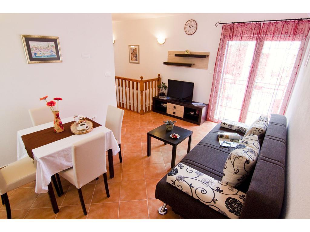 Apartments Cambi Kaštela Chambre photo