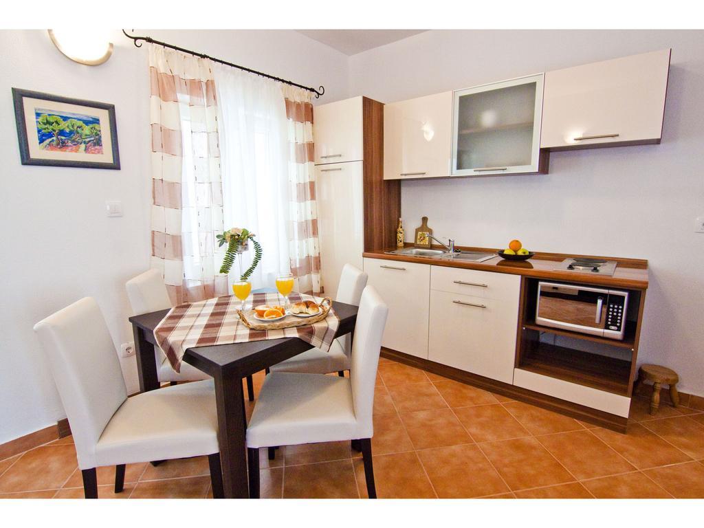 Apartments Cambi Kaštela Chambre photo