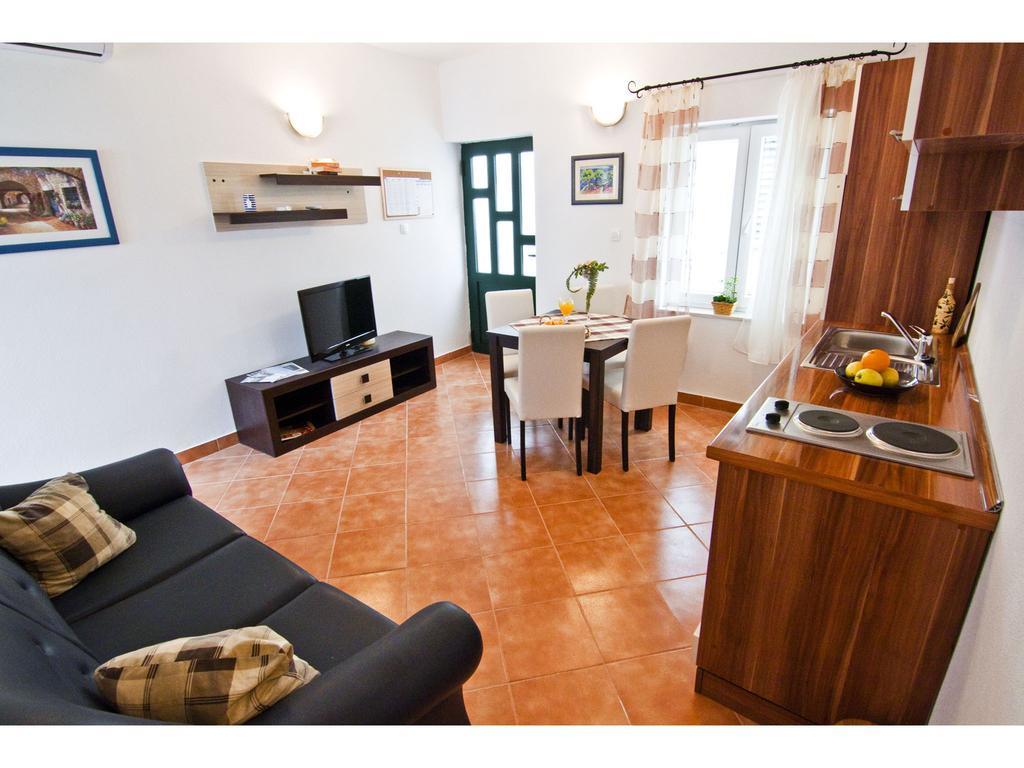 Apartments Cambi Kaštela Chambre photo