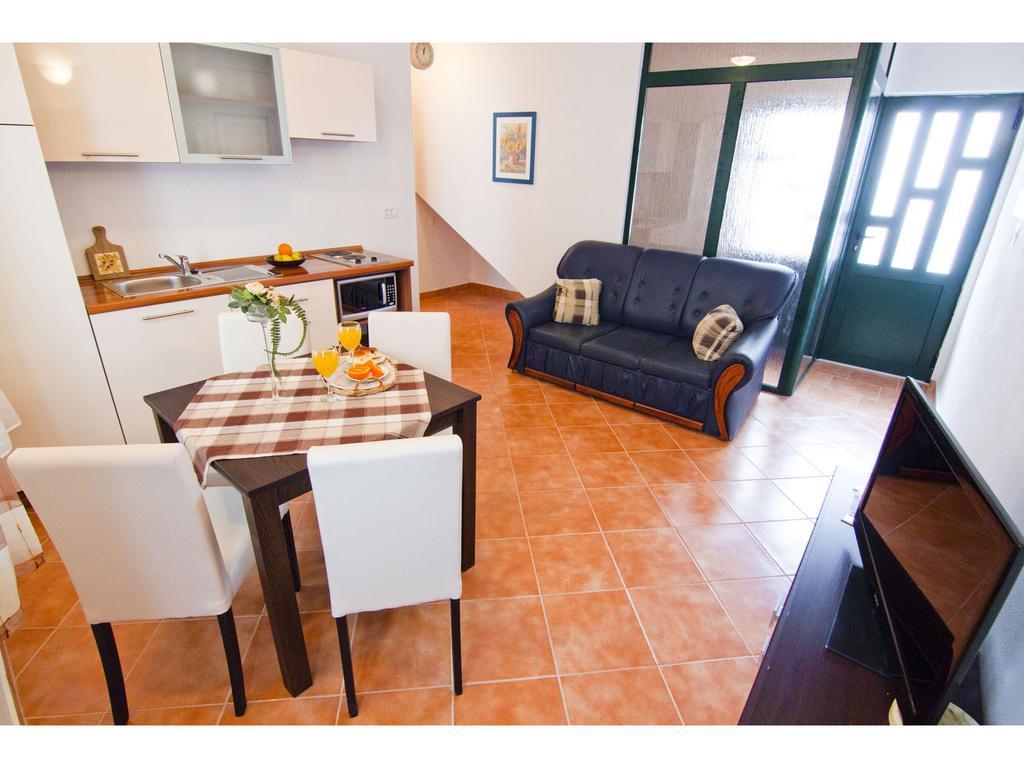 Apartments Cambi Kaštela Chambre photo