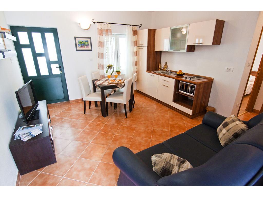 Apartments Cambi Kaštela Chambre photo